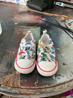 RARE Converse Chuck Taylor All Star White Dinoverse Sneaker Infant Sz 10 2V Loop